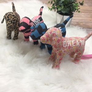 4 Victoria’s Secret PINK Dogs